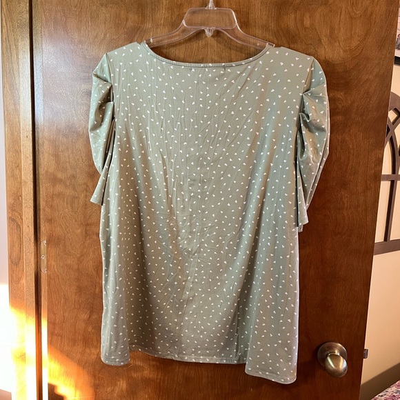 SOCIALITE green & white pattern puffy sleeve square neck short sleeve top - Picture 4 of 4
